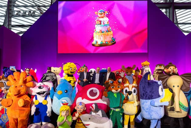 Opening day of the 75th Spielwarenmesse, Nuremberg, 27 01 2026 Florian Hess, Jens Pflüger and Christian Ulrich, members of the Management Board of Spielwarenmesse eG, pose on a stage during the Spielwarenmesse in Nuremberg, surrounded by numerous well-known mascots and figures from the 20260127-286A7366-M4000