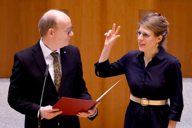 Politician Verena Schäffer Green Party , the new Minister for Children, Youth, Family, Equality, Refugees and Integration of the State of North Rhine-Westphalia, together with State Parliament President Andre Kuper CDU at her swearing-in ceremony as the new Minister in the State Parliament of North Rhine-Westphalia Düsseldorf, 28 01 2026 NRW Germany Copyright: xChristophxHardtx