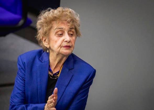 Tova Friedman, survivor of the Holocaust, speaks on the Day of Remembrance of the Victims of National Socialism at the Bundestag in Berlin, 28 01 2026 Berlin Germany Copyright: xJulianexSonntagx