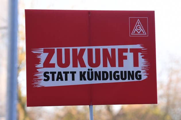 27 Annual General Meeting of thyssenkrupp AG on 30 01 2026 at the RuhrCongress in Bochum Warning strike by IG Metall in front of the RuhrCongress in Bochum xRx