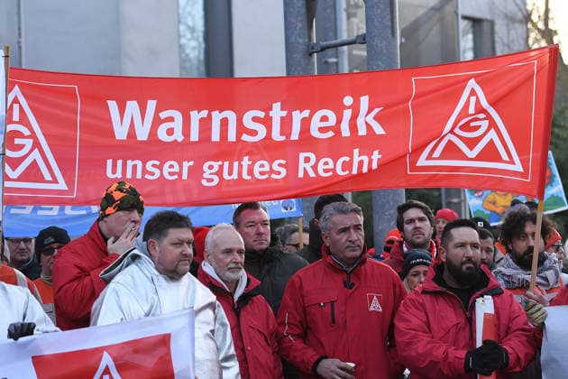27 Annual General Meeting of thyssenkrupp AG on 30 01 2026 at the RuhrCongress in Bochum Warning strike by IG Metall in front of the RuhrCongress in Bochum xRx