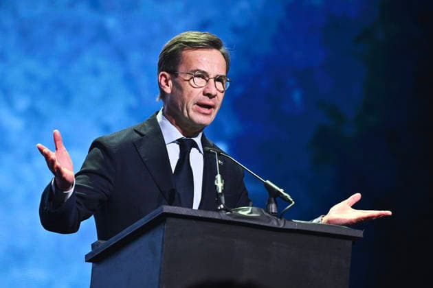 STOCKHOLM, SWEDEN 20260131 Prime Minister Ulf Kristersson M is awarded a diploma and a knotted revolver with a call to create a safe Sweden, during the anti-violence gala Det Räcker , a national gathering for a society without gun violence, at 3Arena on Saturday STOCKHOLM SWEDEN x10090x  Copyright: xClaudioxBresciani TTx DET RÄCKER! - GALA MOT SKJUTVAPENVALD ShcD2a7Loh8