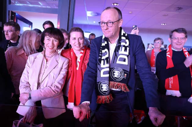 01 02 2026, Handball, Men s EHF EURO 2026, Germany Denmark, Jyske Bank Boxing in Herning, Final The Danish Prime Minister Mette Frederiksen Prime Minister Denmark Politician Politician next to the German Chancellor Friedrich Merz Chancellor Politician Politician CDU Denmark