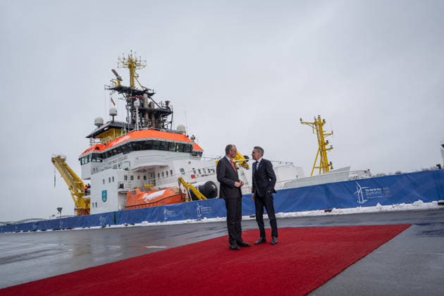 Federal Chancellor Friedrich Merz, left, receives Dick Schoof, Prime Minister of the Netherlands, in front of the multifunctional ship Neuwerk 3rd North Sea Summit 2026 in Hamburg, Germany 3 North Sea Summit 2026 in Hamburg, Germany, Hamburg Hamburg Germany Cruise Center Baakenhöft