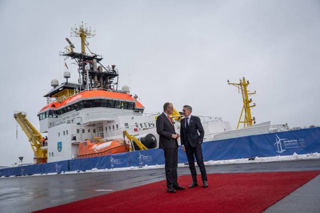 Federal Chancellor Friedrich Merz, left, receives Dick Schoof, Prime Minister of the Netherlands, in front of the multifunctional ship Neuwerk 3rd North Sea Summit 2026 in Hamburg, Germany 3 North Sea Summit 2026 in Hamburg, Germany, Hamburg Hamburg Germany Cruise Center Baakenhöft
