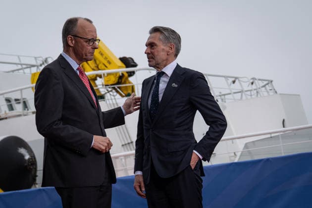 Federal Chancellor Friedrich Merz, left, receives Dick Schoof, Prime Minister of the Netherlands, in front of the multifunctional ship Neuwerk 3rd North Sea Summit 2026 in Hamburg, Germany 3 North Sea Summit 2026 in Hamburg, Germany, Hamburg Hamburg Germany Cruise Center Baakenhöft
