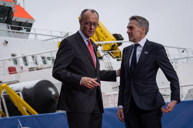 Federal Chancellor Friedrich Merz, left, receives Dick Schoof, Prime Minister of the Netherlands, in front of the multifunctional ship Neuwerk 3rd North Sea Summit 2026 in Hamburg, Germany 3 North Sea Summit 2026 in Hamburg, Germany, Hamburg Hamburg Germany Cruise Center Baakenhöft