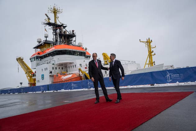 Federal Chancellor Friedrich Merz, left, receives Dick Schoof, Prime Minister of the Netherlands, in front of the multifunctional ship Neuwerk 3rd North Sea Summit 2026 in Hamburg, Germany 3 North Sea Summit 2026 in Hamburg, Germany, Hamburg Hamburg Germany Cruise Center Baakenhöft