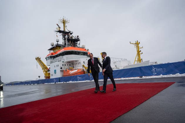 Federal Chancellor Friedrich Merz, left, receives Dick Schoof, Prime Minister of the Netherlands, in front of the multifunctional ship Neuwerk 3rd North Sea Summit 2026 in Hamburg, Germany 3 North Sea Summit 2026 in Hamburg, Germany, Hamburg Hamburg Germany Cruise Center Baakenhöft