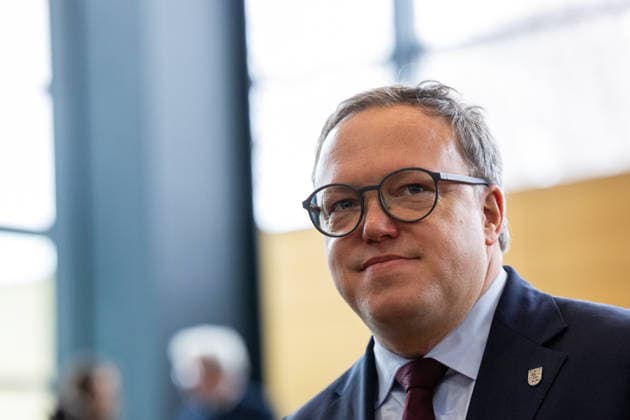 Erfurt , 040226 , Thuringian State Parliament Plenary , Constructive vote of no confidence in the picture Prime Minister Mario Voigt CDU