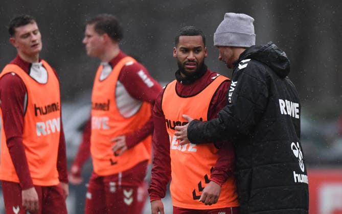 03 02 2026, xophax, Fußball 1 Bundesliga, 1 FC Koeln , Training Linton Maina , left 1 FC Köln is treated by physiotherapist Daniel Schütz DFL DFB REGULATIONS PROHIBIT ANY USE OF PHOTOGRAPHS as IMAGE SEQUENCES and or QUASI VIDEO Koeln