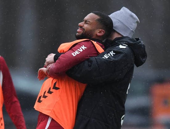 03 02 2026, xophax, Fußball 1 Bundesliga, 1 FC Koeln , Training Linton Maina , left 1 FC Köln is treated by physiotherapist Daniel Schütz DFL DFB REGULATIONS PROHIBIT ANY USE OF PHOTOGRAPHS as IMAGE SEQUENCES and or QUASI VIDEO Koeln