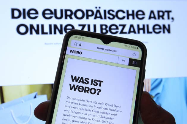 The app from the Wero payment service was accessed on a smartphone and a laptop Symbol image Symbol photo Schnelsen Hamburg