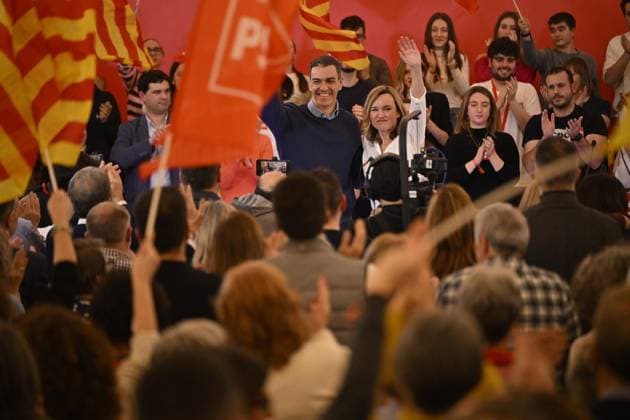 News Bilder des Tages The Secretary General of the PSOE and President of the Government, Pedro Sánchez, and the Secretary of Autonomous Policy of the CEF, Secretary General of the Aragonese Socialists and candidate for the Presidency of Aragón, Pilar Alegría, intervene in the closing ceremony of the PSOE campaign in Aragón, intervene in the closing ceremony of the campaign, on February 6, 2026, in Zaragoza, Aragon Spain The elections will be held next Sunday, February 8 06 FEBRUARY 2026 ELECTIONS MITIN CAMPAIGN ELECTORAL CAMPAIGN MAÑOS MAÑAS Marcos Cebriá Zaragoza Aragon Zaragoza Aragon Aragon Spain Copyright: xMarcosxCebrianx 7270857