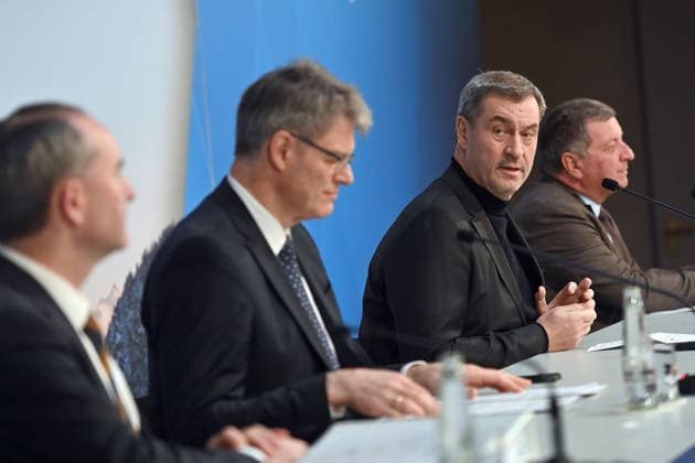 from left Hubert AIWANGER Free Voters, Bavarian Minister of Economic Affairs, Patrick SCHNIEDER Federal Minister of Transport of the Federal Republic of Germany, Markus SOEDER State Premier of Bavaria and CSU Chairman, Christian BERNREITER Bavarian State Minister for Housing, Construction and Transport Press conf