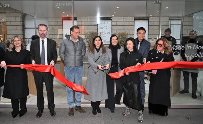 Milan, Italy The Luxury Icons inauguration and presentation at the MonteNapoleone District, the initiative included in the program of the Cultural Olympics of Milan Cortina 2026. In the photo: institutional ribbon cutting with Alessia Cappello, Councilor for Economic Development and Labor Policies of the Municipality of Milan, Guglielmo Miani, president of MonteNapoleone district, Barbara Ricci, CEO of Giorgio Linea, Annalisa Cardinale, director of RODO, Stefano Mologni, Chen Man, photographer of the exhibition with other event organizers. Copyright: xNickxZonnax xipa-agency.netx xNickxZonnax IPA_Agency_IPA71223123