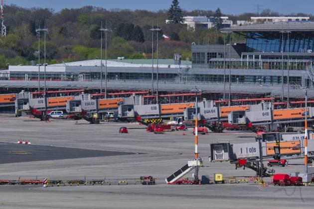 Helmut Schmidt Hamburg Airport in Corona times FOR EDITORIAL PURPOSES ONLY EDITORIAL USE ONLY p Helmut Schmidt Hamburg Airport in Corona times An empty apron Not a single plane at the terminal lok, Germany Hamburg Hamburg Hamburg Copyright AndreasxLaible Copyright: AndreasxLaible doc7a79mhttejn1bwx4f1q5l ,EDITORIAL USE ONLY Copyright: AndreasxLaible