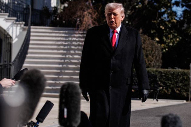 DC: President Donald Trump and First Lady Melania Trump Depart White House U.S. President Donald Trump speaks to reporters before departing from the South Lawn of the White House in Marine One on February 13, 2026 in Washington, D.C. The President and First Lady are heading to Fort Bragg in North Carolina to meet with U.S. military families before heading to the Presidents private club, Mar-a-Lago in Palm Beach, Florida for the weekend. (Photo by Samuel Corum Pool ABACAPRESS.COM) Washington DC United States  Copyright: xPool ABACAx