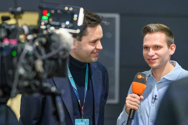 20 02 2026, Johannes Winkel left and Fabian Köster right 20 02 2026, The chairman of the Junge Union JU during the party conference together with Fabian Köster, the comedian, present