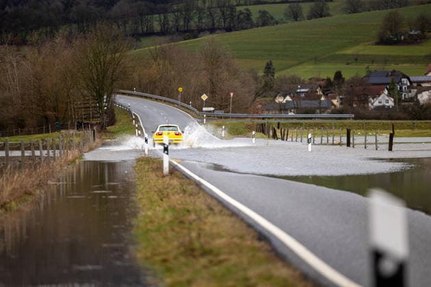Floods inundate first roads Levels rise in Main Kinzig district On Monday morning, 23 February 2026, the Ki