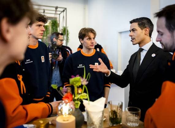 THE HAGUE Prime Minister Rob Jetten speaks with the athletes before a ceremony for the Olympic medal winners and their coaches in the Glass Hall. ANP REMKO DE WAAL netherlands out - belgium out  Copyright: xx x551627246x originalFilename: 551627246