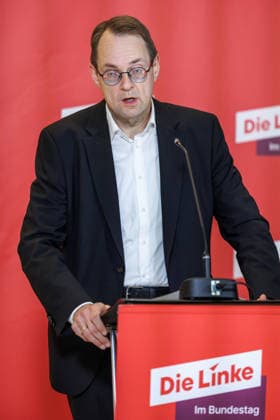 Statement Die Linke Soeren Pellmann Die Linke at a statement on 24 02 26 in Berlin Berlin Berlin Germany Reichstag
