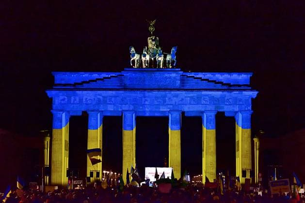 24 2 2026 Ukraine anniversary Demonstration in front of the Brandenburg Gate in Berlin to mark the fourth anniversary of the Russian attack on Ukraine Around 6000 people took part in the rally Berlin Brandenburg Gate Berlin Germany
