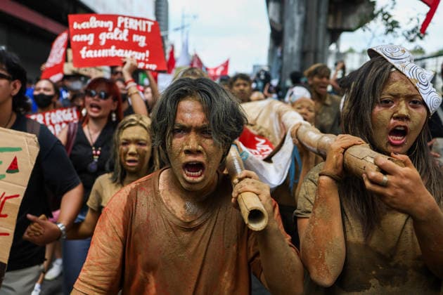 News Themen der Woche KW09 Manila Protests Mark 40th EDSA Anniversary, Demand President’s Resignation and Corruption Accountability QUEZON CITY, METRO MANILA, PHILIPPINES - FEBRUARY 25: Pro-Palestine protesters join a demonstration against corruption and calling for the resignation of President Ferdinand Bongbong Marcos Jr., on the 40th anniversary of the EDSA People Power Revolution, in Quezon City, Metro Manila, Philippines, on February 25, 2026. Thousands of protesters from religious, activist, and student groups gather in the capital region today to demand the resignation of the incumbent president Bongbong Marcos, seek accountability for officials involved in flood control projects corruption, and call for the impeachment of vice president Sara Duterte, amid gro Copyright: x2026xAnadoluxDanielxCengx