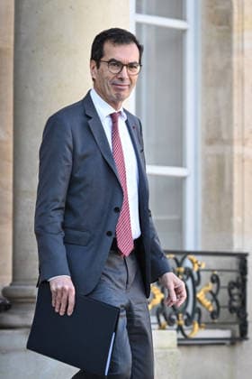 Council of Ministers at the Elysee Palace FA French Minister of Labour and Solidarities Jean-Pierre Farandou exits the Elysee Palace after the Council of Ministers in Paris, on February 25, 2026. Photo by Firas Abdullah ABACAPRESS.COM Paris Île-de-France France  Copyright: xAbdullahxFiras ABACAx