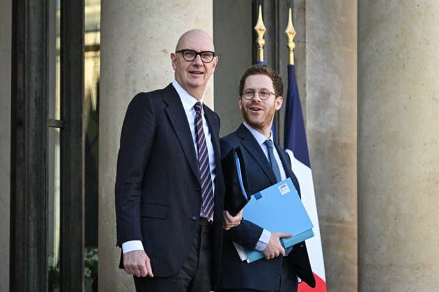 Council of Ministers at the Elysee Palace FA French Minister of the Economy, Finance and Industrial, Energy and Digital Sovereignty Roland Lescure and French Deputy Minister for Civil Service and State Reform David Amiel exit the Elysee Palace after the Council of Ministers in Paris, on February 25, 2026. Photo by Firas Abdullah ABACAPRESS.COM Paris Île-de-France France  Copyright: xAbdullahxFiras ABACAx
