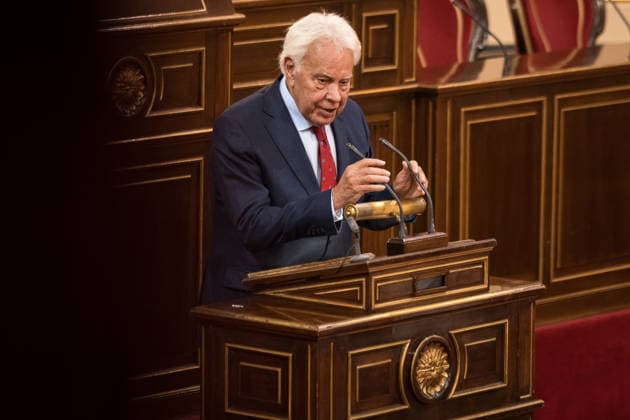 The King attends the presentation of the book El Rey by Manuel García Pelayo Former Prime Minister Felipe González, during the presentation of the book El Rey by Manuel García Pelayo, at the Senate, on February 25, 2026, in Madrid Spain The presentation of the book El Rey, by Manuel García Pelayo, coincides with the commemoration of the 35th anniversary of the death of the author 25 FEBRUARY 2026 BOOK PRESENTATION Diego Radamé Madrid Madrid Madrid Spain  Copyright: xDiegoxRadamÃ sx 7320645