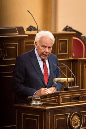 The King attends the presentation of the book El Rey by Manuel García Pelayo Former Prime Minister Felipe González, during the presentation of the book El Rey by Manuel García Pelayo, at the Senate, on February 25, 2026, in Madrid Spain The presentation of the book El Rey, by Manuel García Pelayo, coincides with the commemoration of the 35th anniversary of the death of the author 25 FEBRUARY 2026 BOOK PRESENTATION Diego Radamé Madrid Madrid Madrid Spain  Copyright: xDiegoxRadamÃ sx 7320646