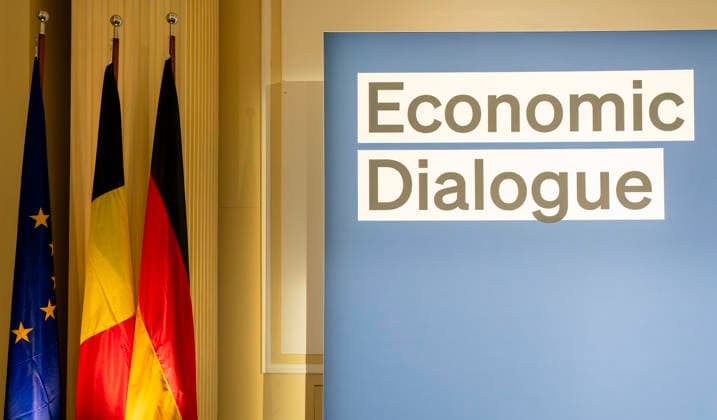 Lars Klingbeil EUR, Germany, Berlin, 25 02 2026 Federal Minister of Finance Lars Klingbeil SPD meets Jeromin Zettelmeyer, Director BRUEGEL on the occasion of the 20th anniversary of the think tank BRUEGEL The Economic Dialogue takes place at the Federal Ministry of Finance Feder