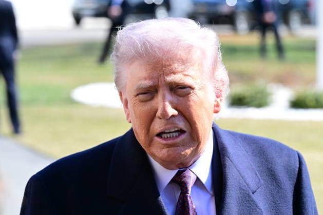President Donald Trump Speaks To Reporters At The White House (NEW) President Donald Trump speaks to reporters prior to departing the White House. February 27, 2026, Washington, D.C., USA: Trump admits he is not fully satisfied with Iran and believes it would be ideal for them to negotiate in good faith. Trump expresses his displeasure with Iran s stance in the nuclear negotiations and warns that there is still no decision on a possible attack. Mandatory Credit: Kyle Mazza TheNews2 (Foto: Kyle Mazza Thenews2 imago images) President Donald Trump Speaks To Reporters At The White House  Copyright: xKylexMazzax