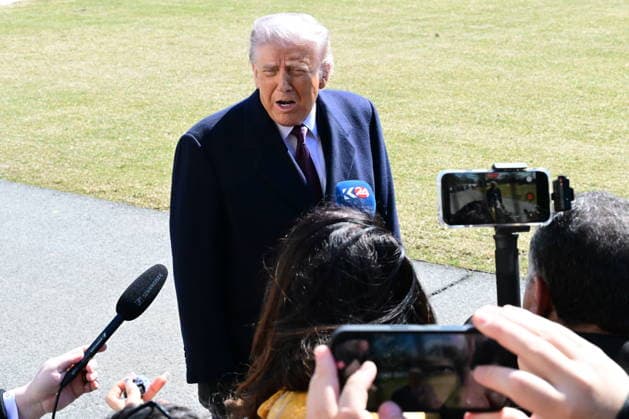President Donald Trump Speaks To Reporters At The White House (NEW) President Donald Trump speaks to reporters prior to departing the White House. February 27, 2026, Washington, D.C., USA: Trump admits he is not fully satisfied with Iran and believes it would be ideal for them to negotiate in good faith. Trump expresses his displeasure with Iran s stance in the nuclear negotiations and warns that there is still no decision on a possible attack. Mandatory Credit: Kyle Mazza TheNews2 (Foto: Kyle Mazza Thenews2 imago images) President Donald Trump Speaks To Reporters At The White House  Copyright: xKylexMazzax