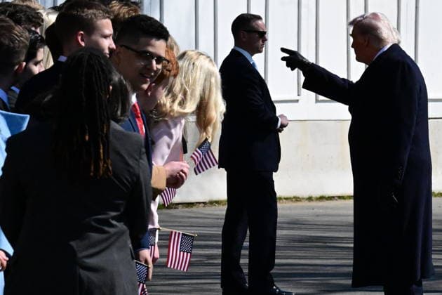 President Donald Trump Speaks To Reporters At The White House President Donald Trump greets supporters at the White House. February 27, 2026, Washington, D.C., USA: Trump expresses his displeasure with Iran s stance in the nuclear negotiations to reporters and warns that there is still no decision on a possible attack. Mandatory Credit: Kyle Mazza TheNews2 (Foto: Kyle Mazza Thenews2 imago images) President Donald Trump Speaks To Reporters At The White House  Copyright: xKylexMazza thenews2x