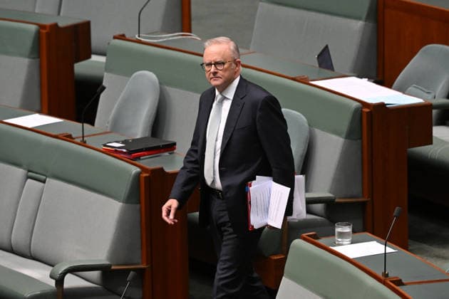 QUESTION TIME, Australian Prime Minister Anthony Albanese arrives during Question Time in the House of Representatives at Parliament House in Canberra, Wednesday, March 2, 2026. ( NO ARCHIVING CANBERRA AUSTRALIAN CAPITAL TERRITORY AUSTRALIA  Copyright: xLUKASxCOCHx 20260302120038123007