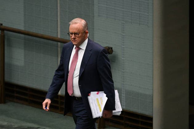 QUESTION TIME, Australian Prime Minister Anthony Albanese arrives during Question Time in the House of Representatives at Parliament House in Canberra, Tuesday, March 3, 2026. ( NO ARCHIVING CANBERRA AUSTRALIAN CAPITAL TERRITORY AUSTRALIA  Copyright: xLUKASxCOCHx 20260303116846450330