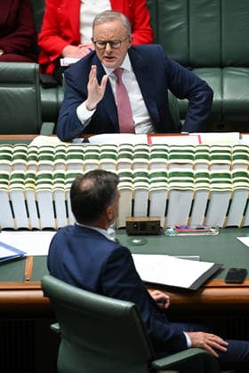 QUESTION TIME, Australian Prime Minister Anthony Albanese reacts during Question Time in the House of Representatives at Parliament House in Canberra, Tuesday, March 3, 2026. ( NO ARCHIVING CANBERRA AUSTRALIAN CAPITAL TERRITORY AUSTRALIA  Copyright: xLUKASxCOCHx 20260303161626938885