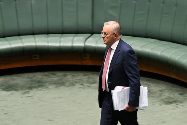 QUESTION TIME, Australian Prime Minister Anthony Albanese arrives during Question Time in the House of Representatives at Parliament House in Canberra, Tuesday, March 3, 2026. ( NO ARCHIVING CANBERRA AUSTRALIAN CAPITAL TERRITORY AUSTRALIA  Copyright: xLUKASxCOCHx 20260303192536126845