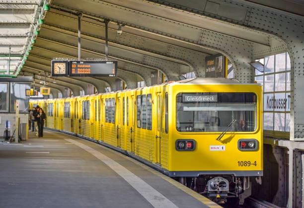 Underground, U3, elevated railroad, train, Kottbusser Tor station, Kreuzberg, Friedrichshain Kreuzberg district, Berlin, Germany