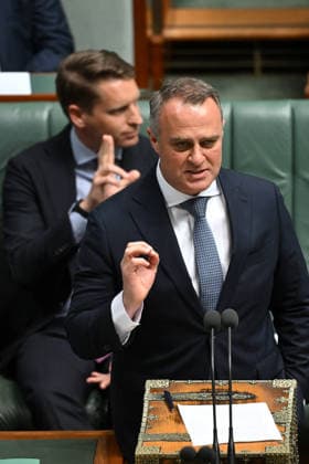 QUESTION TIME, Shadow Treasurer Tim Wilson speaks during Question Time in the House of Representatives at Parliament House in Canberra, Wednesday, March 4, 2026. ( NO ARCHIVING CANBERRA AUSTRALIAN CAPITAL TERRITORY AUSTRALIA  Copyright: xLUKASxCOCHx 20260304132440110419