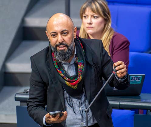 Ferat Kocak Questioning in the Bundestag EUR, Germany, Berlin 04 03 2026 Ferat Kocak, economist from the Left Party 61 Session of the Bundestag Questioning the Federal Government Questions to Karin Prien CDU , Federal Minister of Education, Family Affairs, Senior Citizens, Women and Youth