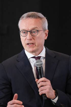 Karsten Wildberger, Federal Minister for Digital and State Modernization at the opening of the Google AI Center Google opens a center for artificial intelligence AI in Berlin The company wants to present AI applications, advise on the opportunities and risks of the technology and establish its own AI researchers there Berlin 05 03 26 Opening of the Goog
