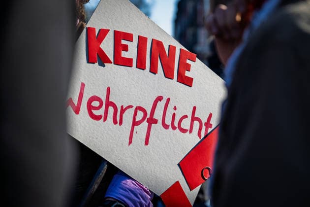 Students demonstrate against the possible reintroduction of compulsory military service Oldenburg, Germany, 05 03 2026 Participants in a school strike against the possible reintroduction of compulsory military service show a protest poster with the inscription No compulsory military service during a demonstration Young people are holding protests in several cities on t