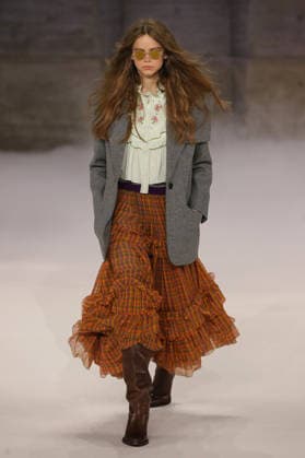PFW - Chloe Runway A model walks the runway during the Chloe Womenswear Fall Winter 2026-2027 show as part of Paris Fashion Week on March 04, 2026 in Paris, France. Photo by Alain Gil Gonzalez ABACAPRESS.COM Paris France  Copyright: xGonzalezxAlain-Gil ABACAx