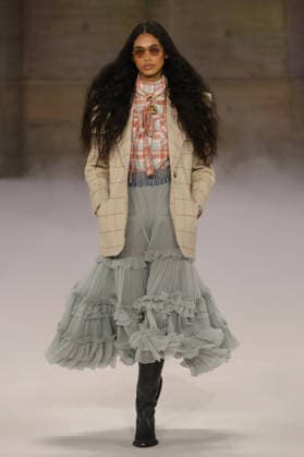 PFW - Chloe Runway A model walks the runway during the Chloe Womenswear Fall Winter 2026-2027 show as part of Paris Fashion Week on March 04, 2026 in Paris, France. Photo by Alain Gil Gonzalez ABACAPRESS.COM Paris France  Copyright: xGonzalezxAlain-Gil ABACAx