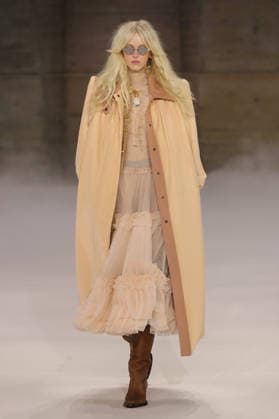 PFW - Chloe Runway A model walks the runway during the Chloe Womenswear Fall Winter 2026-2027 show as part of Paris Fashion Week on March 04, 2026 in Paris, France. Photo by Alain Gil Gonzalez ABACAPRESS.COM Paris France  Copyright: xGonzalezxAlain-Gil ABACAx