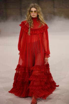 PFW - Chloe Runway A model walks the runway during the Chloe Womenswear Fall Winter 2026-2027 show as part of Paris Fashion Week on March 04, 2026 in Paris, France. Photo by Alain Gil Gonzalez ABACAPRESS.COM Paris France  Copyright: xGonzalezxAlain-Gil ABACAx