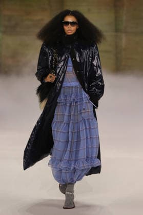 PFW - Chloe Runway A model walks the runway during the Chloe Womenswear Fall Winter 2026-2027 show as part of Paris Fashion Week on March 04, 2026 in Paris, France. Photo by Alain Gil Gonzalez ABACAPRESS.COM Paris France  Copyright: xGonzalezxAlain-Gil ABACAx